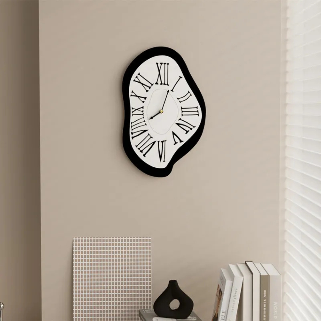 Moderne Wandklok – Zwarte Metalen Klok met Romeinse Cijfers en Artistiek Design, Geïnspireerd door Dalí's Smeltende Klokken