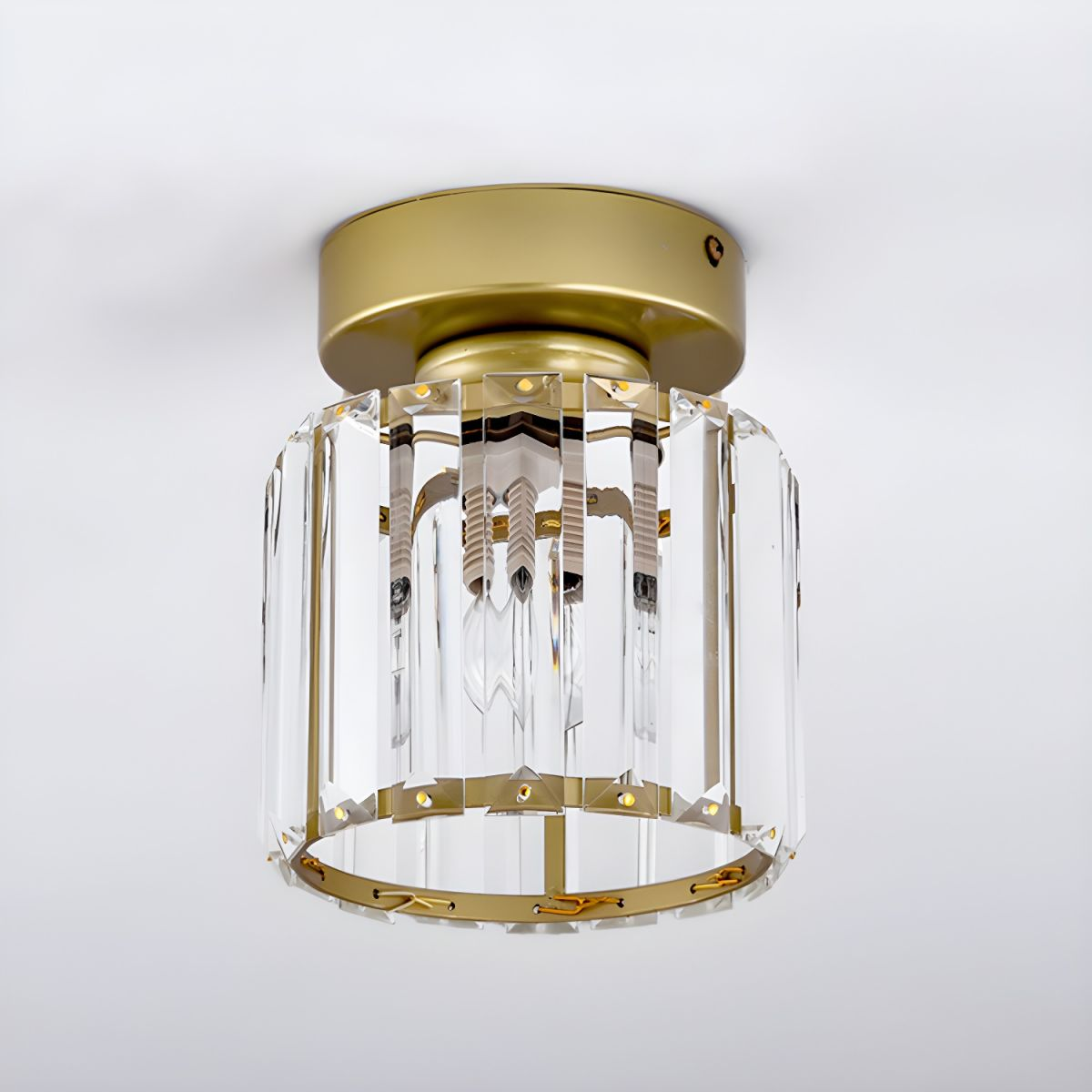Kristallen Plafondlamp Met Messing Afwerking Voor Een Luxe & Warme Sfeer