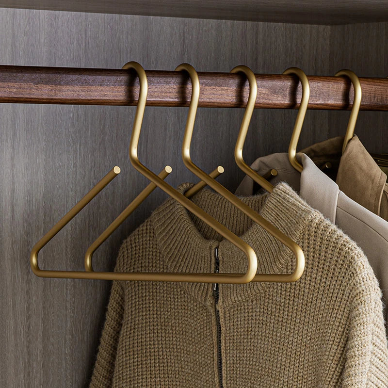 Set Van 5 Luxe Metalen Kledinghangers In Mat Goud/Zilver Voor Een Stijlvolle Garderobe