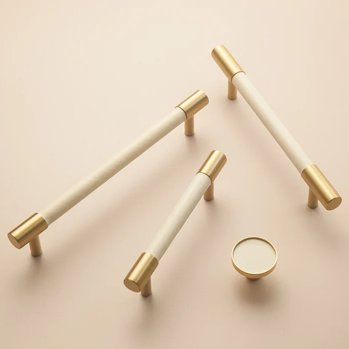Messing Kastgrepen Met Leren Detail Voor Een Luxe Upgrade
