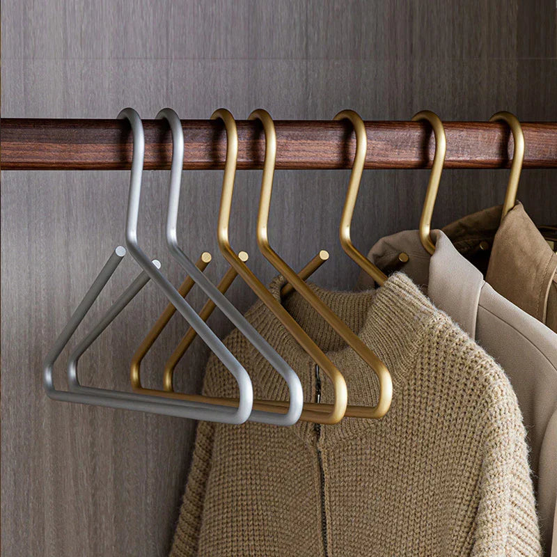 Set Van 5 Luxe Metalen Kledinghangers In Mat Goud/Zilver Voor Een Stijlvolle Garderobe