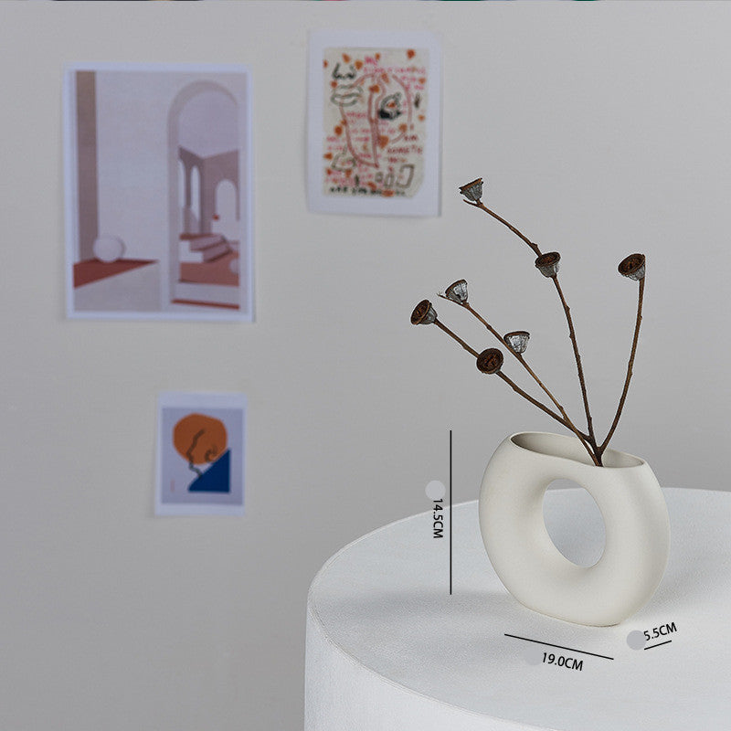 Minimalistische Keramische Vaas Voor Een Stijlvol & Rustgevend Interieur