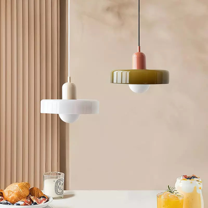 Kleurrijke Bauhaus Hanglamp Met Tijdloos Glasontwerp
