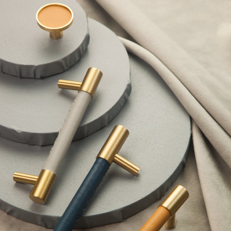 Messing Kastgrepen Met Leren Detail Voor Een Luxe Upgrade