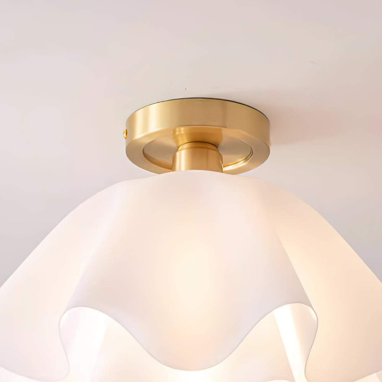 Moderne Plafondlamp van Koper met Gevouwen Design en LED Verlichting