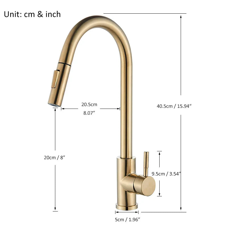 Uittrekbare 360° Draaibare Mengkraan In Geborsteld Goud Voor Een Luxe Keuken