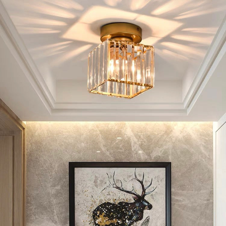 Kristallen Plafondlamp Met Messing Afwerking Voor Een Luxe & Warme Sfeer