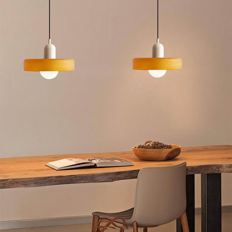 Kleurrijke Bauhaus Hanglamp Met Tijdloos Glasontwerp
