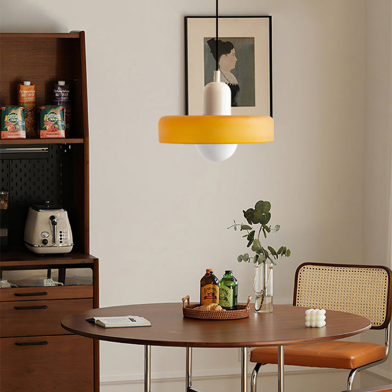 Kleurrijke Bauhaus Hanglamp Met Tijdloos Glasontwerp