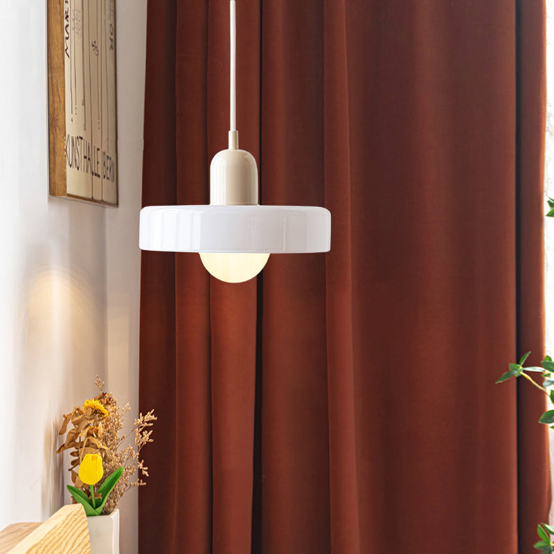 Kleurrijke Bauhaus Hanglamp Met Tijdloos Glasontwerp