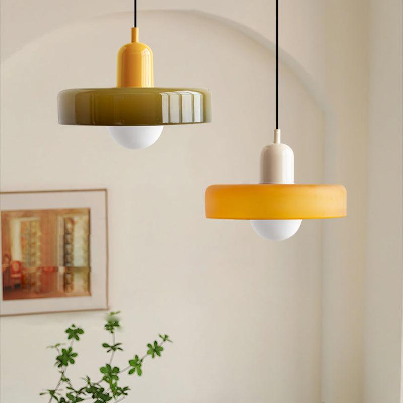 Kleurrijke Bauhaus Hanglamp Met Tijdloos Glasontwerp