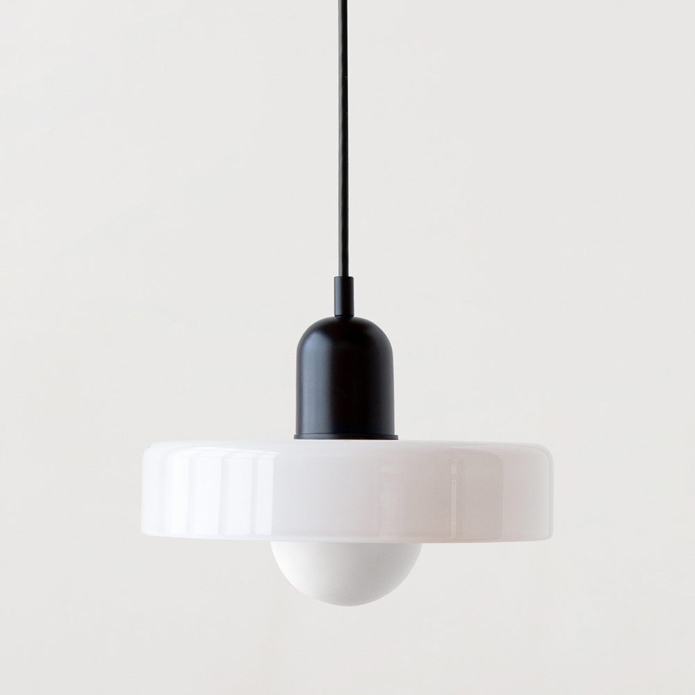 Kleurrijke Bauhaus Hanglamp Met Tijdloos Glasontwerp