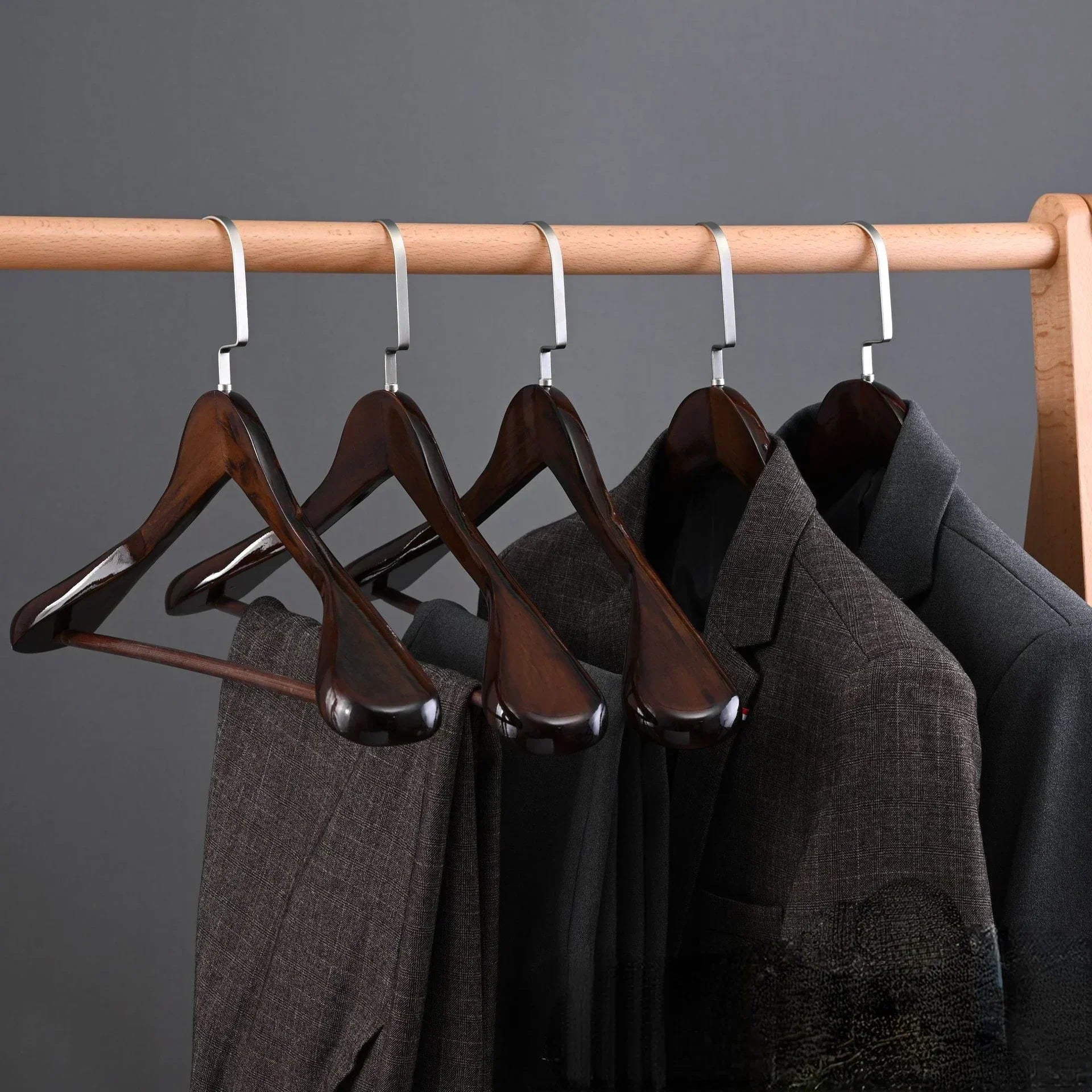 Luxe Houten Kledinghangers Met Elegant Design Voor Een Stijlvolle Garderobe