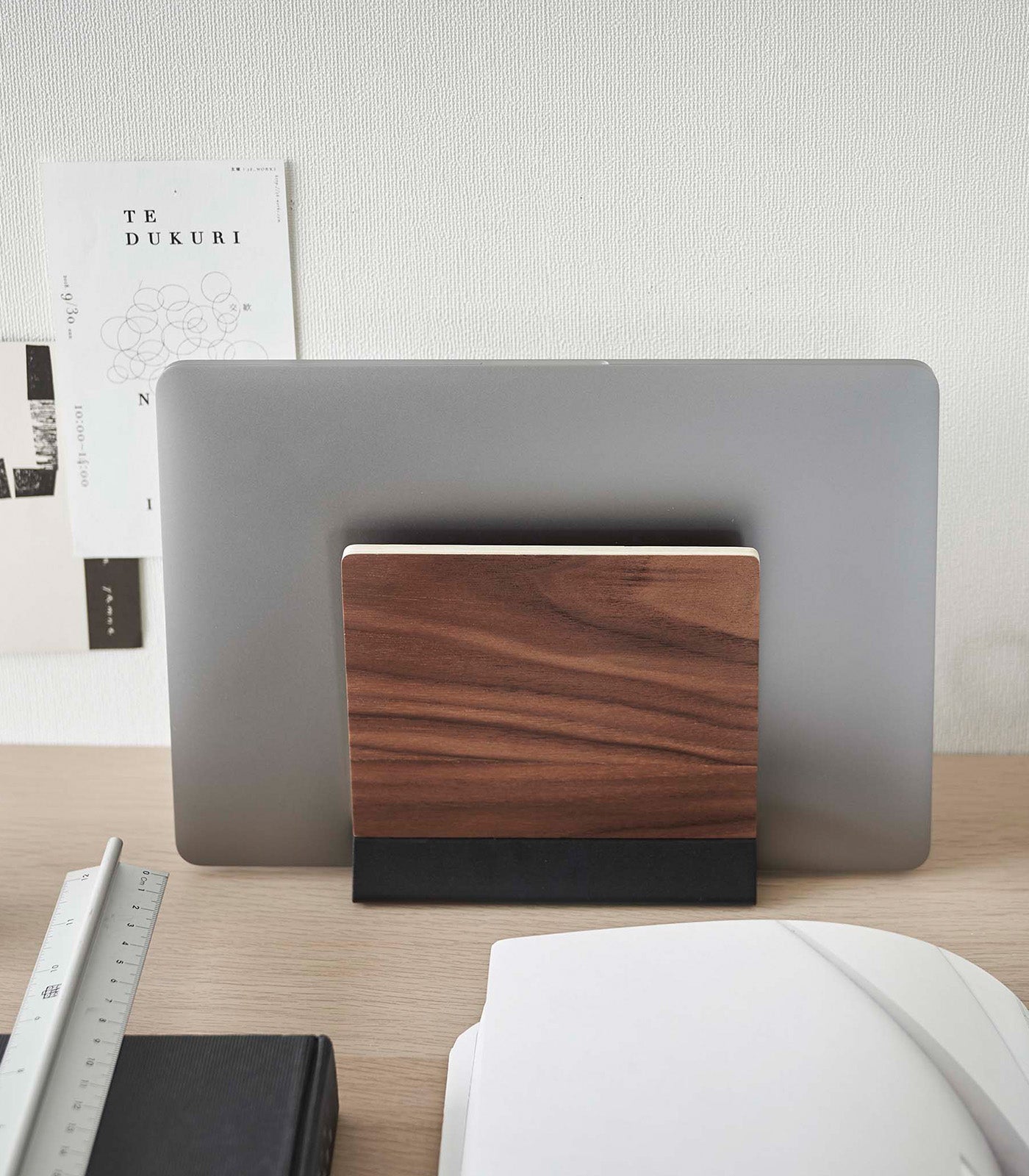 Slimme Laptop Stand – Ergonomische Laptopstandaard Van Staal & Hout Voor Een Stijlvolle Werkplek