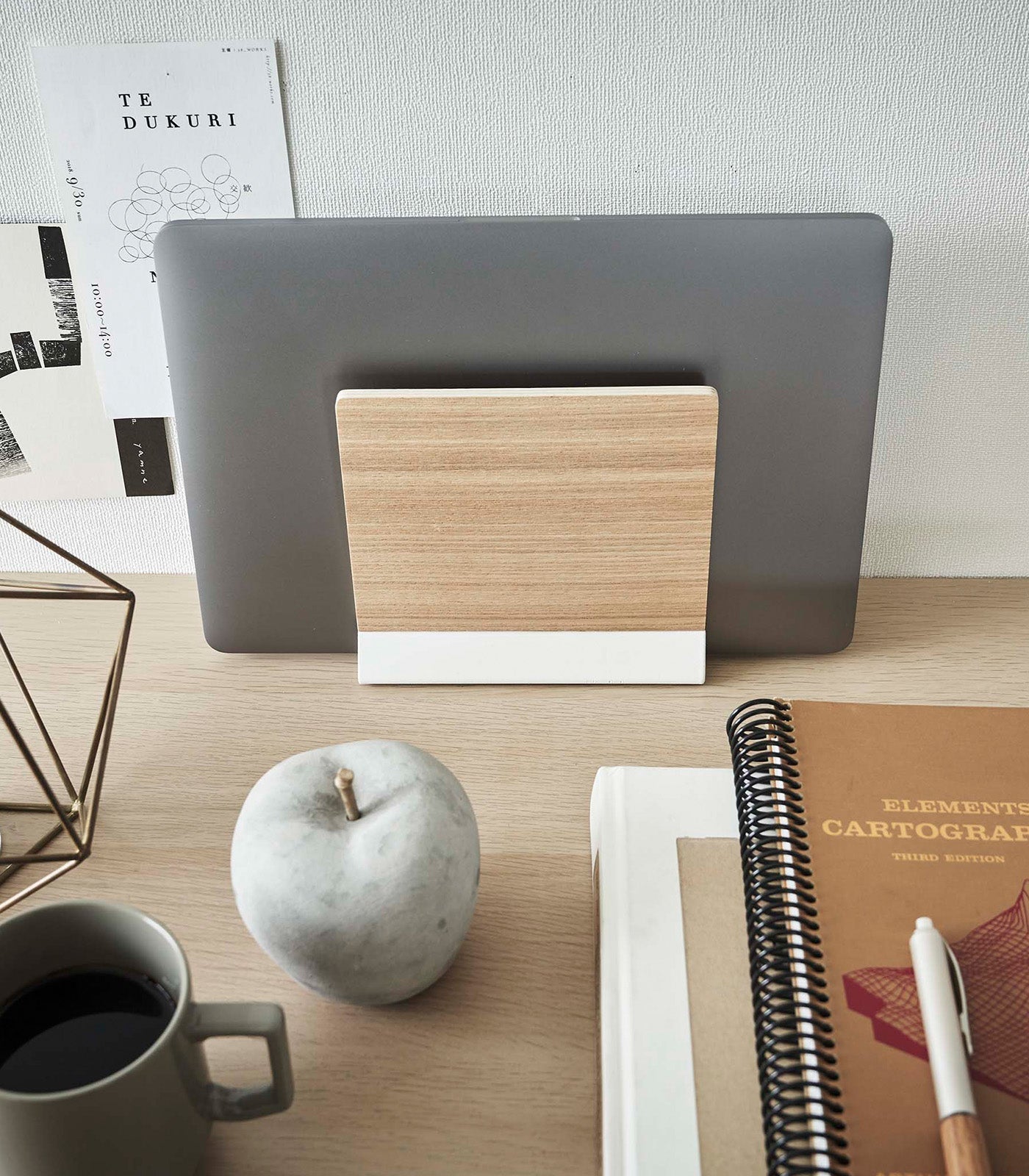 Slimme Laptop Stand – Ergonomische Laptopstandaard Van Staal & Hout Voor Een Stijlvolle Werkplek