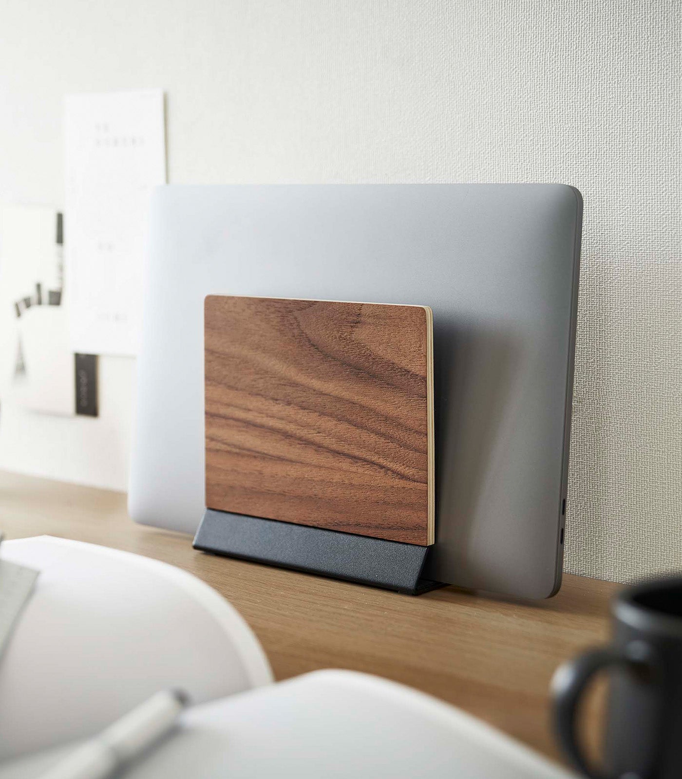 Slimme Laptop Stand – Ergonomische Laptopstandaard Van Staal & Hout Voor Een Stijlvolle Werkplek