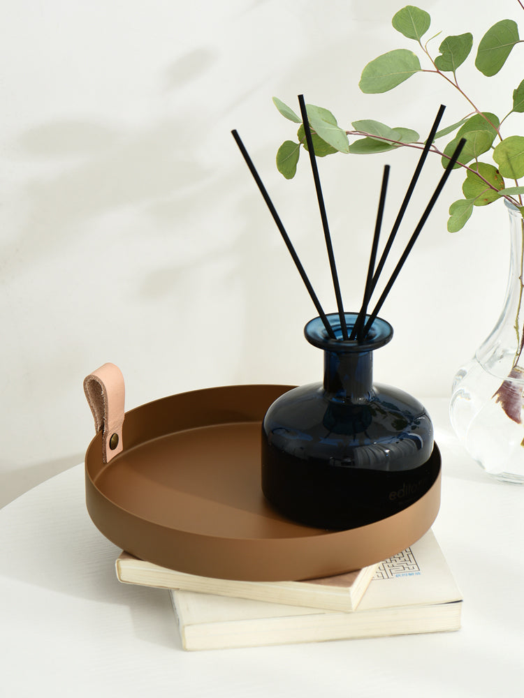 Decoratieve Scandinavische Metalen Dienblad Met Leren Handvat Voor Stijlvolle Opberging & Presentatie