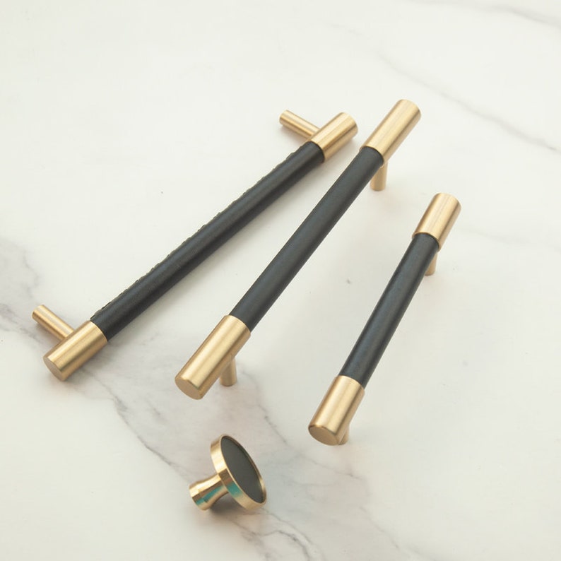 Messing Kastgrepen Met Leren Detail Voor Een Luxe Upgrade