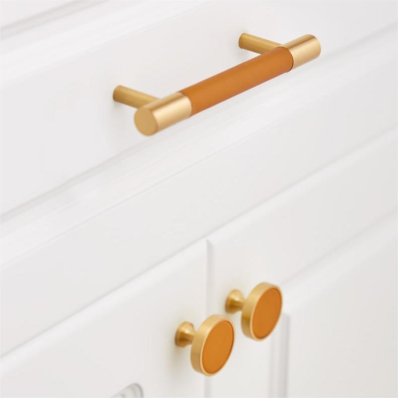 Messing Kastgrepen Met Leren Detail Voor Een Luxe Upgrade