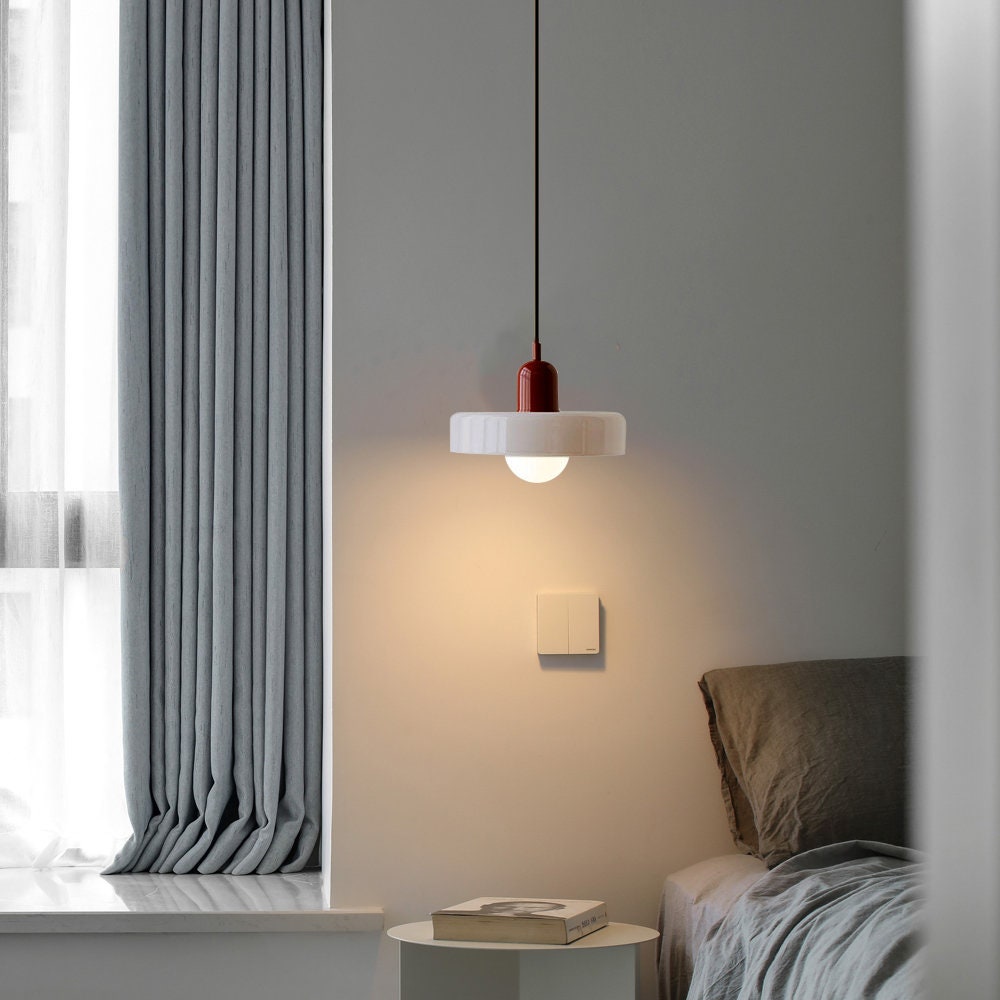 Kleurrijke Bauhaus Hanglamp Met Tijdloos Glasontwerp