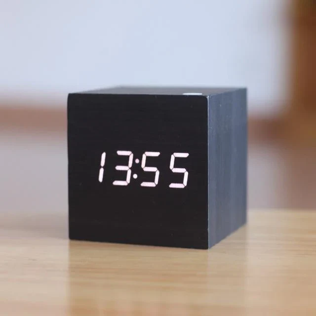 Modern Digitale Houten Klok | Minimalistisch & Stijlvol Voor Huis & Kantoor