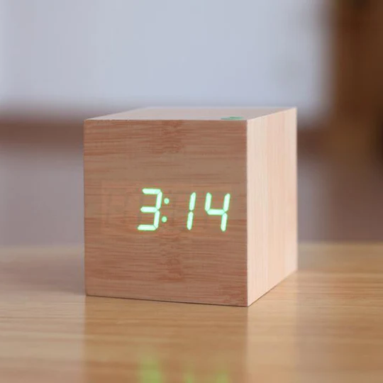 Modern Digitale Houten Klok | Minimalistisch & Stijlvol Voor Huis & Kantoor