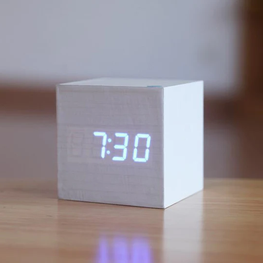 Modern Digitale Houten Klok | Minimalistisch & Stijlvol Voor Huis & Kantoor