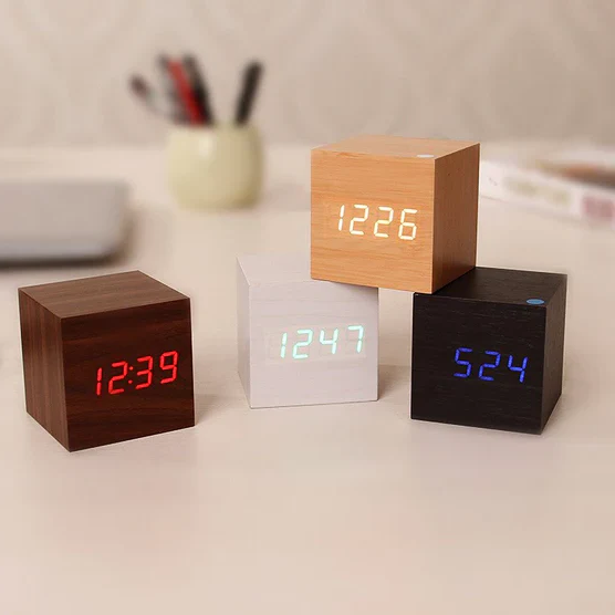 Modern Digitale Houten Klok | Minimalistisch & Stijlvol Voor Huis & Kantoor